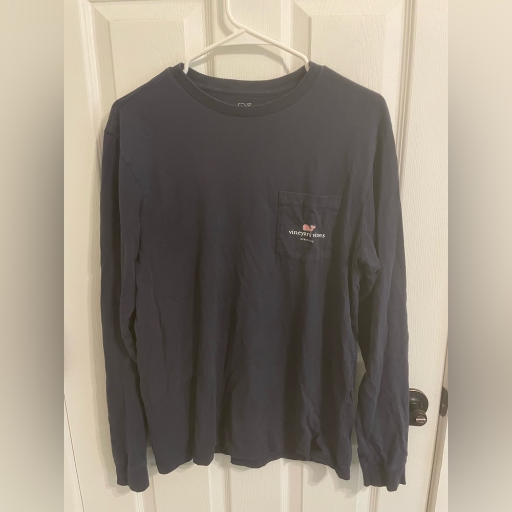 Vineyard Vines Ocean City, Maryland Unisex Graphic Long Sleeve Shirt. Size S